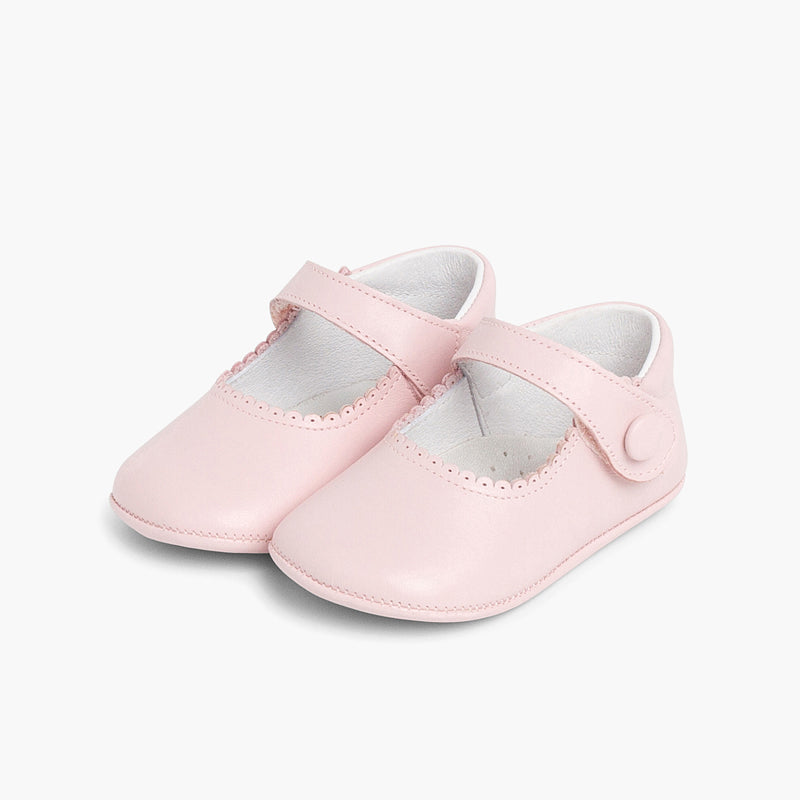 Merceditas para bebé menina de camurça, com sola maleável e fecho de velcro, para um maior conforto e facilidade no momento de as calçar. Este modelo de sapatos para menina é perfeito para completar qualquer outfit.

Calçado bebé Pisamonas – Braga/Vila Verde | Jotitas