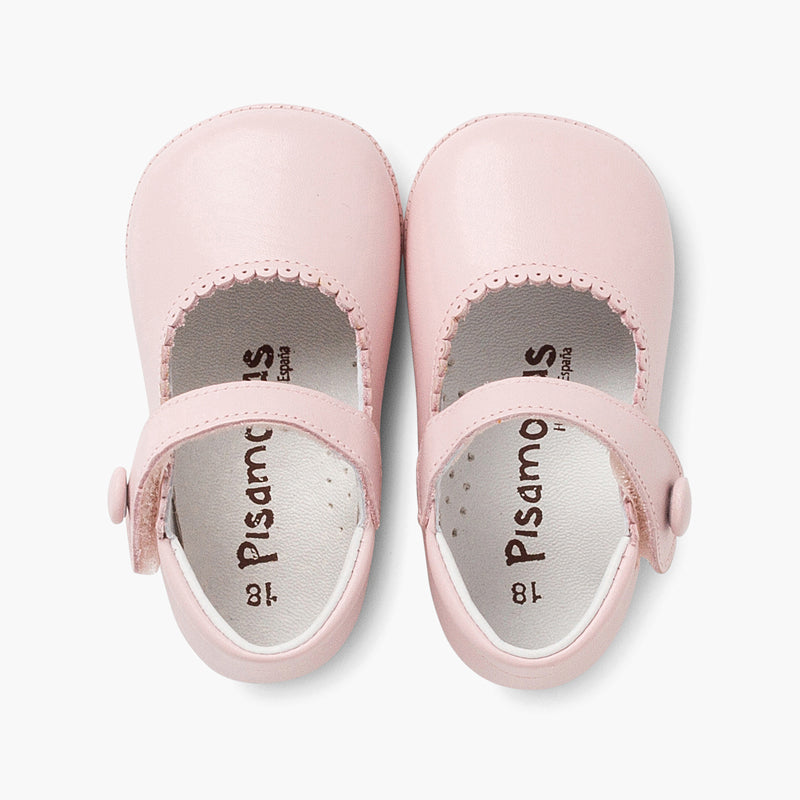 Merceditas para bebé menina de camurça, com sola maleável e fecho de velcro, para um maior conforto e facilidade no momento de as calçar. Este modelo de sapatos para menina é perfeito para completar qualquer outfit.

Calçado bebé Pisamonas – Braga/Vila Verde | Jotitas..