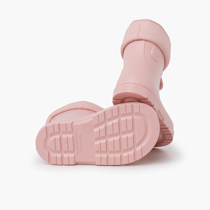 Descubra as novas galochas barefoot para crianças da Igor.

Fabricadas com materiais de qualidade, estas galochas são ideais para os dias de chuva, e para o uso diário na escola, dadas as suas características barefoot, que garantem conforto desde o momento em que são calçadas e durante todo o dia.

Com sola plana e flexível, têm uma biqueira com amplo espaço para os dedos e fecho ajustável com um cordão regulável para evitar a entrada inesperada de água.&nbsp;Além disso, possuem palmilha removível, que faci