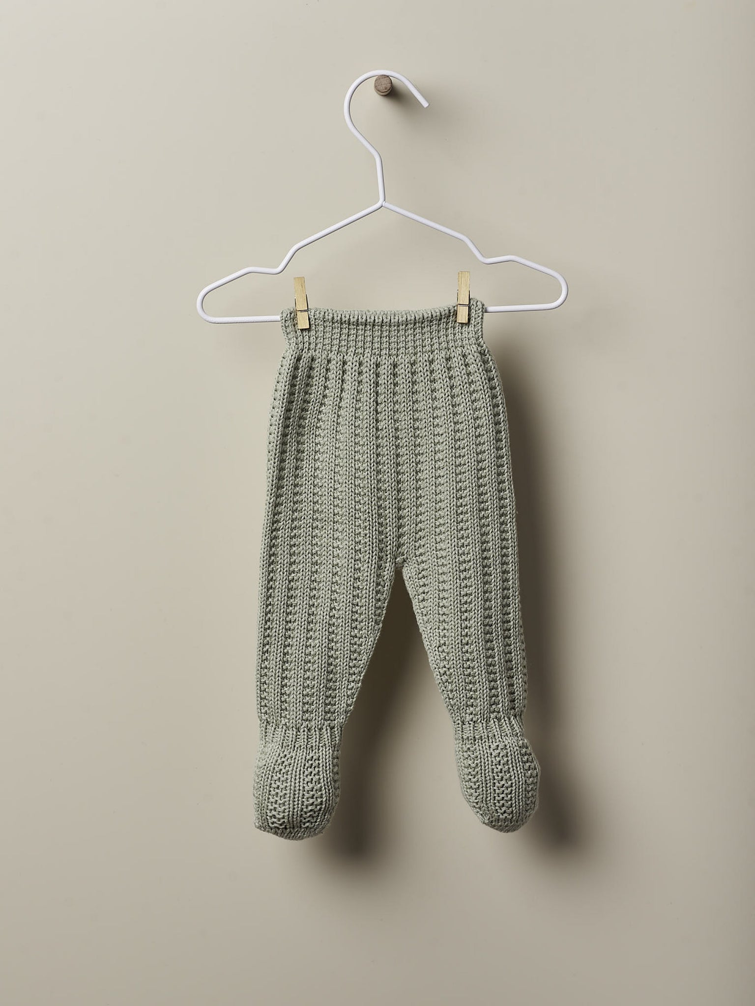 Calças com pé tricotadas em algodão orgânico