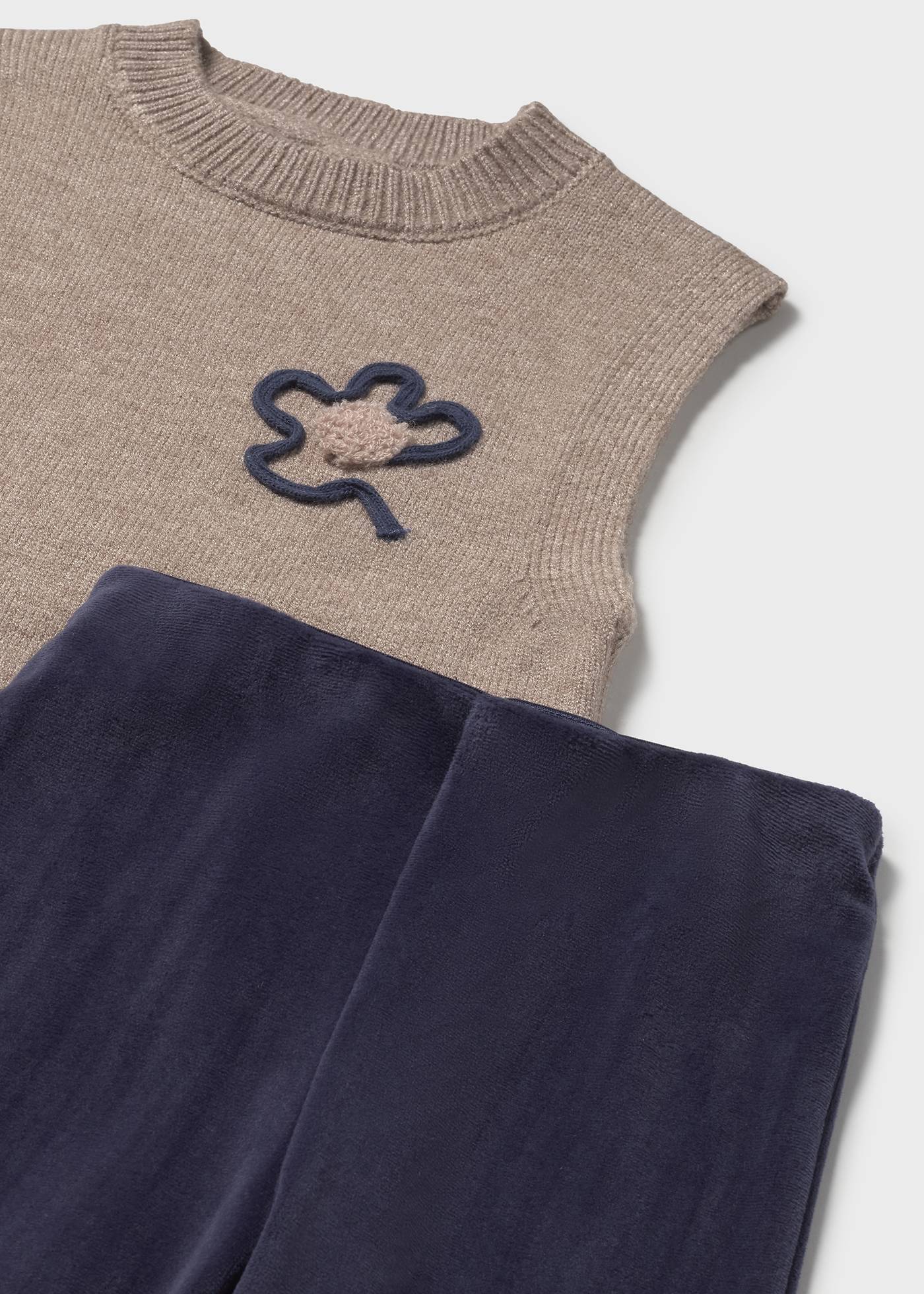 Conjunto Mayoral 3 peças para bebé e criança
Confortável e muito prático. Disponível online e na loja física em Vila Verde (Braga).